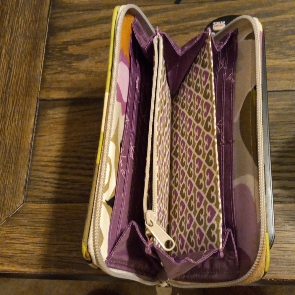 Vera Bradley Zip Around Clutch - Picture 4 of 6